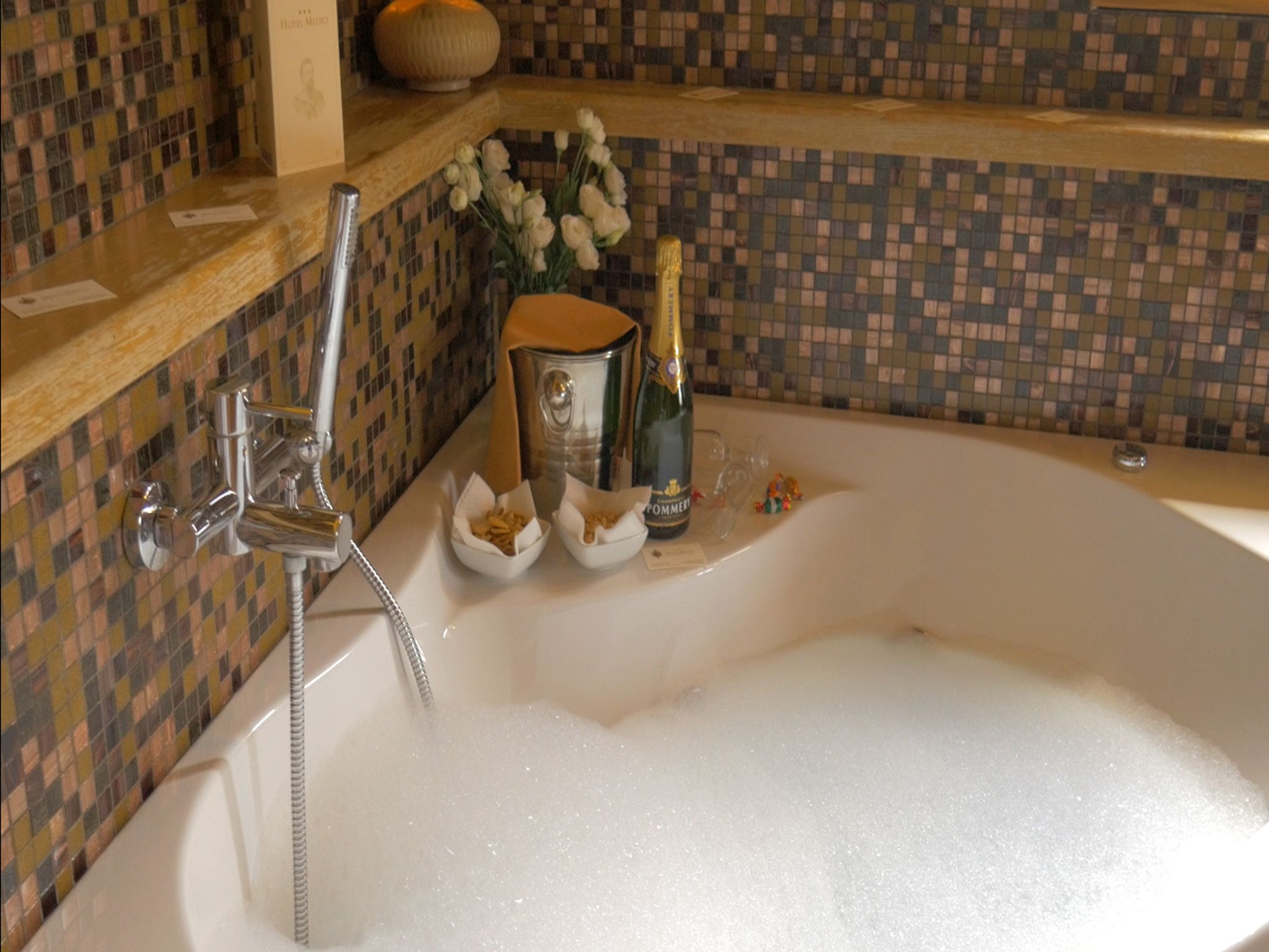 suite | minibar, in-room safe, desk, blackout curtains