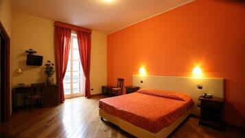 Quadruple Room | Minibar, in-room safe, desk, blackout drapes