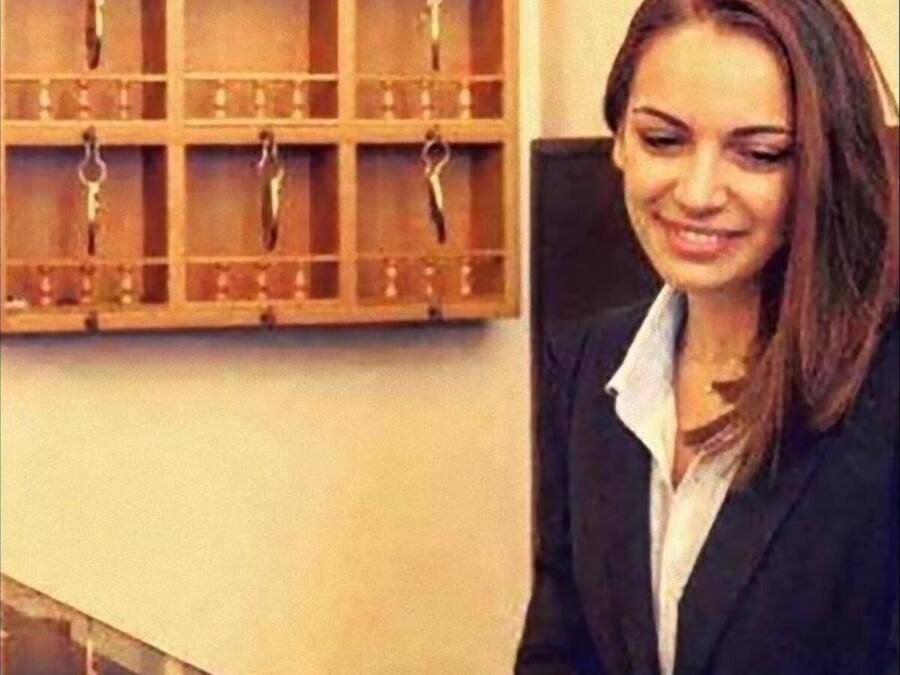 Check-in/check-out kiosk