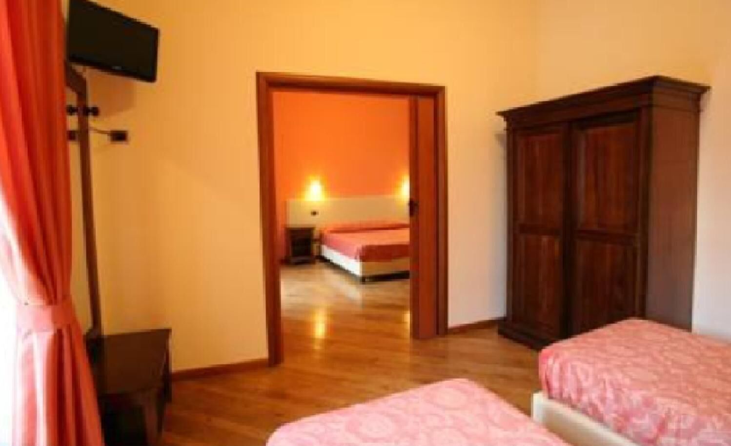 quadruple room | minibar, in-room safe, desk, blackout curtains