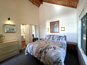 Deluxe-Studio, 1 King-Bett, Whirlpool | Pillowtop-Betten, Zimmersafe, individuell dekoriert