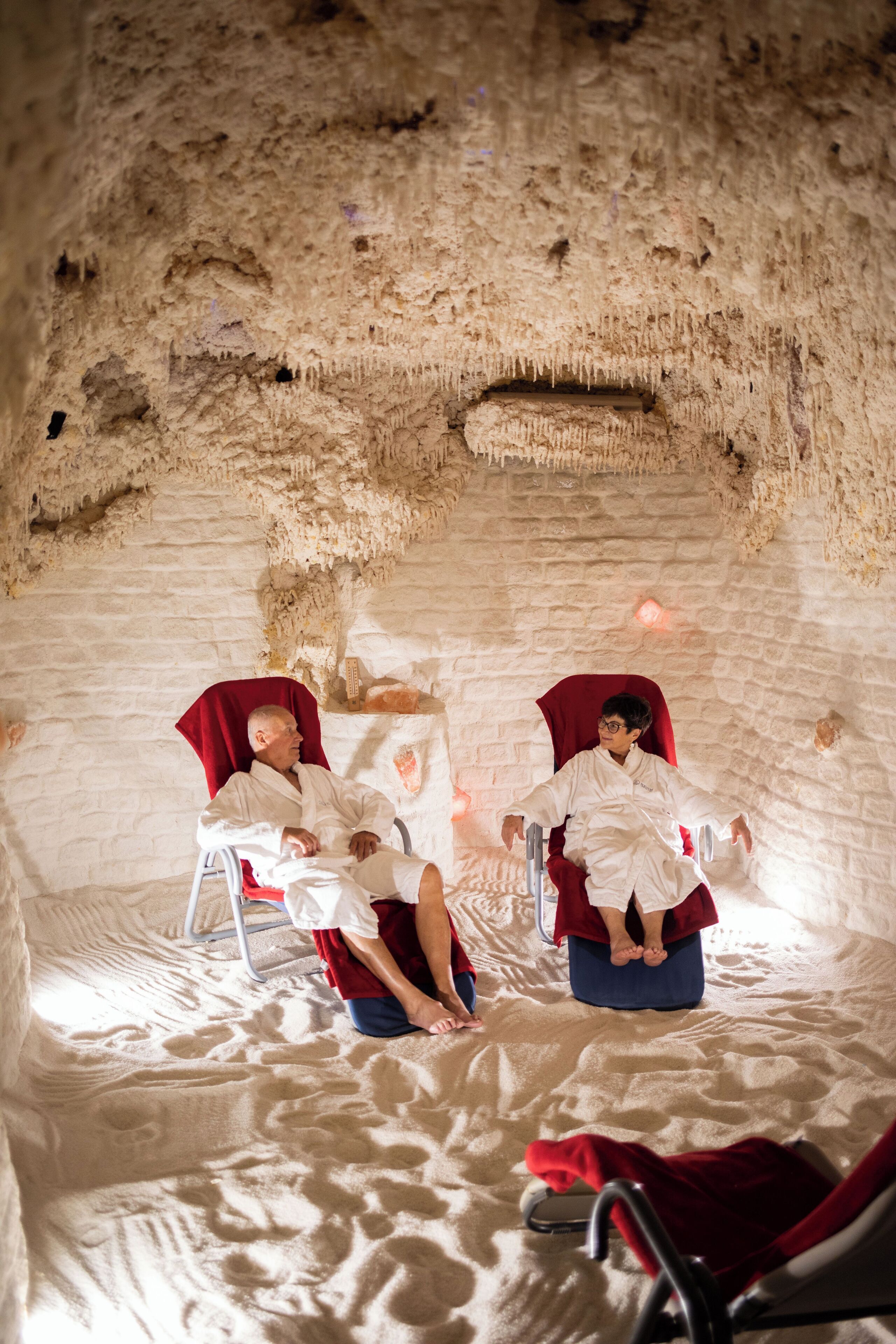 Couples treatment rooms, hot tub, hydrotherapy, aromatherapy