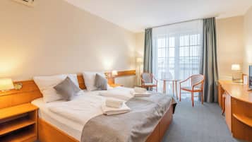 Minibar, in-room safe, desk, iron/ironing board