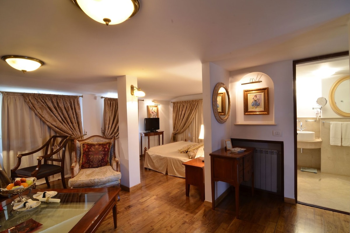 1 bedroom, Egyptian cotton sheets, pillow-top beds, minibar