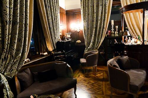 2 bares o lounges