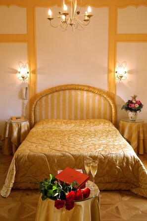 Suite | Individually decorated, desk, free WiFi - Demeure de Flore (Lacabarede)