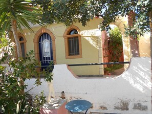 Family Apartment, 1 Bedroom, Pool View, Poolside | Bahagian luar