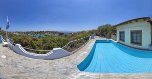 Kolam renang terbuka, kolam infiniti, payung kolam, kerusi lepak pantai 