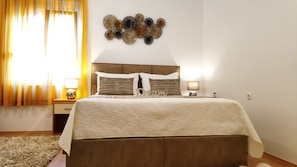 Studio, Kitchen | Premium bedding, desk, blackout drapes, iron/ironing board