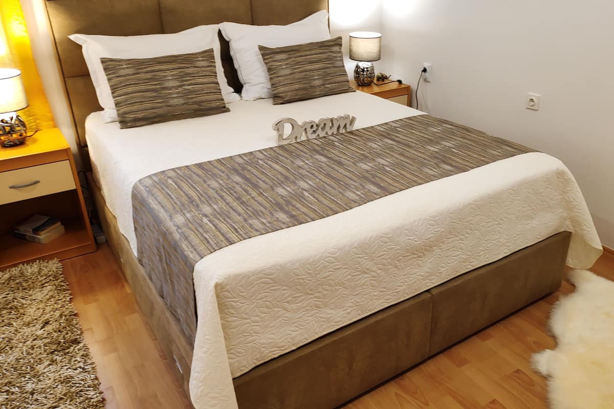 Estudio, cocina | 1 habitación, ropa de cama de alta calidad y escritorio