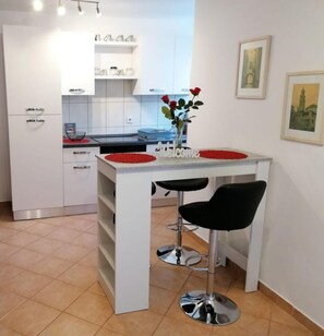 Standard-Apartment, 2 Schlafzimmer, Küche | Eigene Küche | Kühlschrank, Wasserkocher, Gefrierschrank