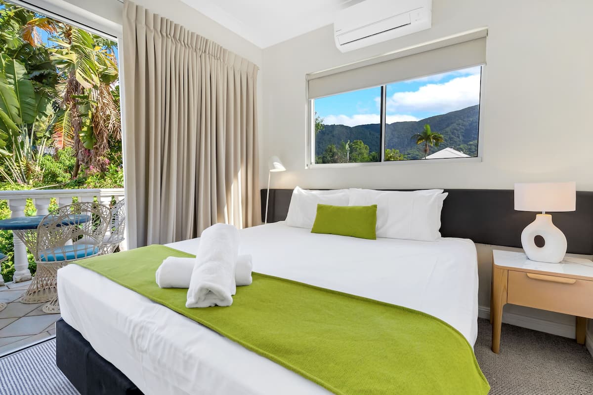 Mountain View One Bedroom Apartment - No Pets | Blackout curtains, iron/ironing board (on request), bed sheets