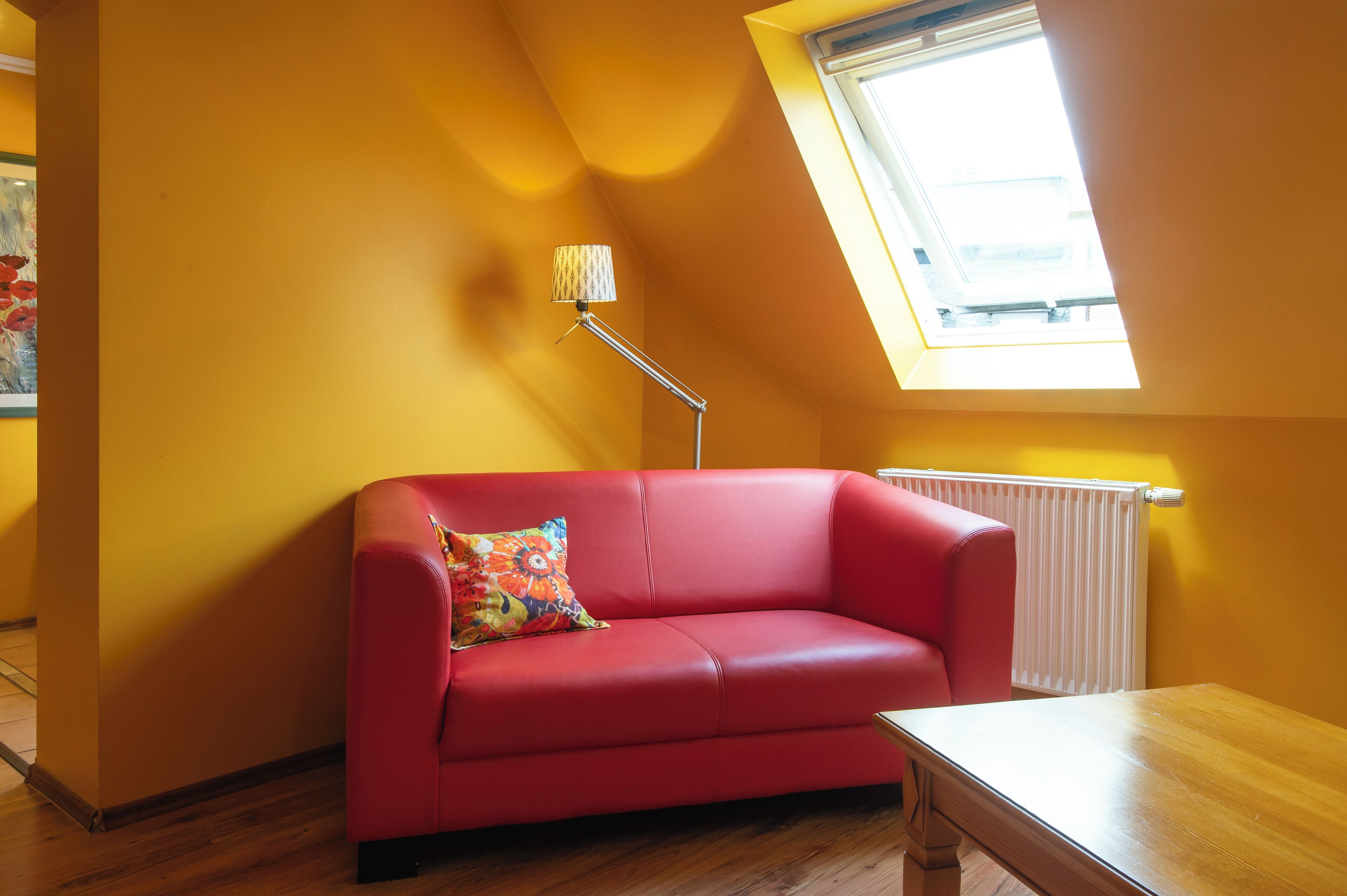 classic studio, 1 king bed, non smoking, jetted tub | 1 bedroom, premium bedding, minibar, individually decorated