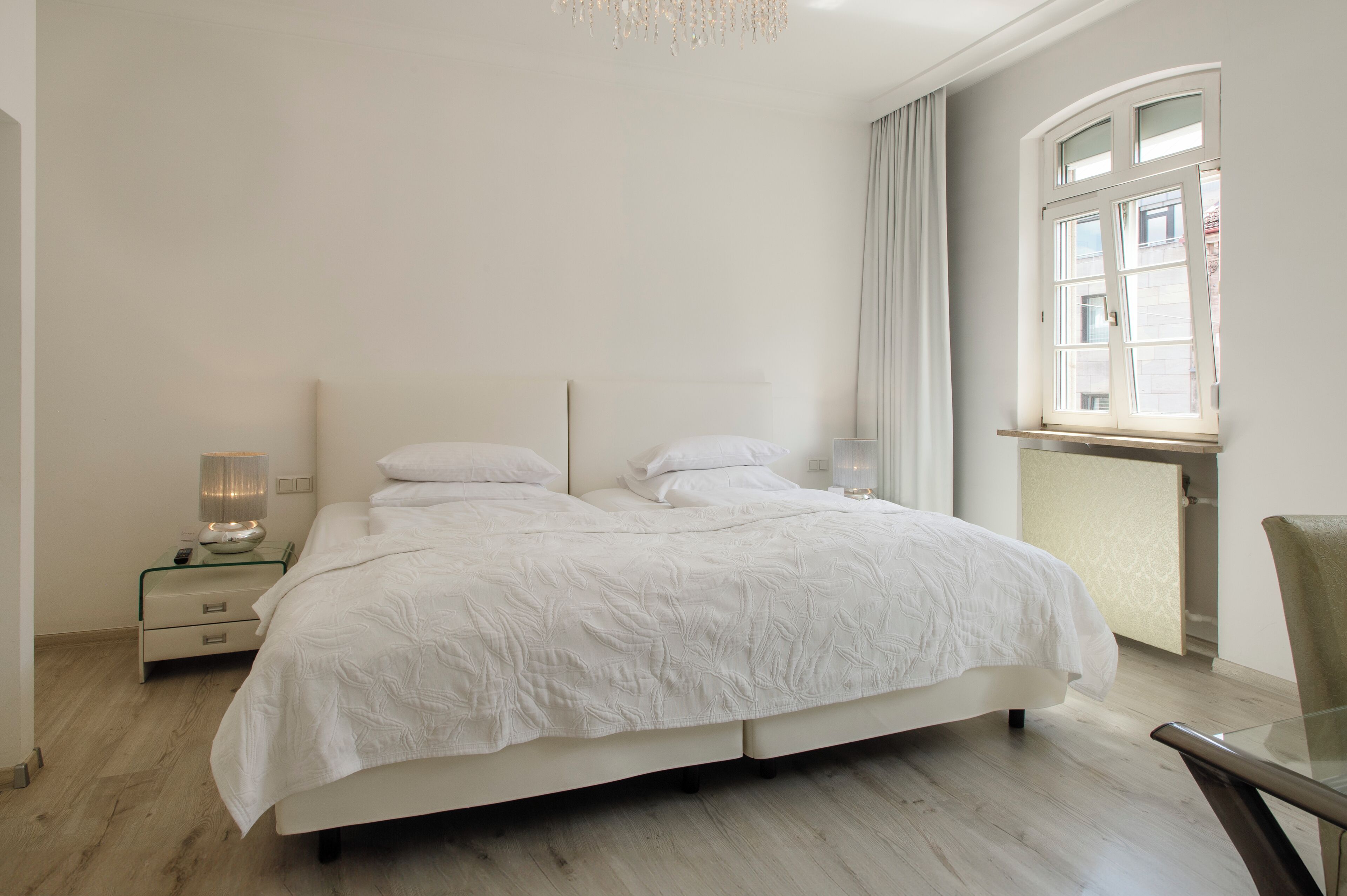 Deluxe-Suite, 2 Schlafzimmer, Nichtraucher, Badewanne | Hochwertige Bettwaren, Minibar, individuell dekoriert