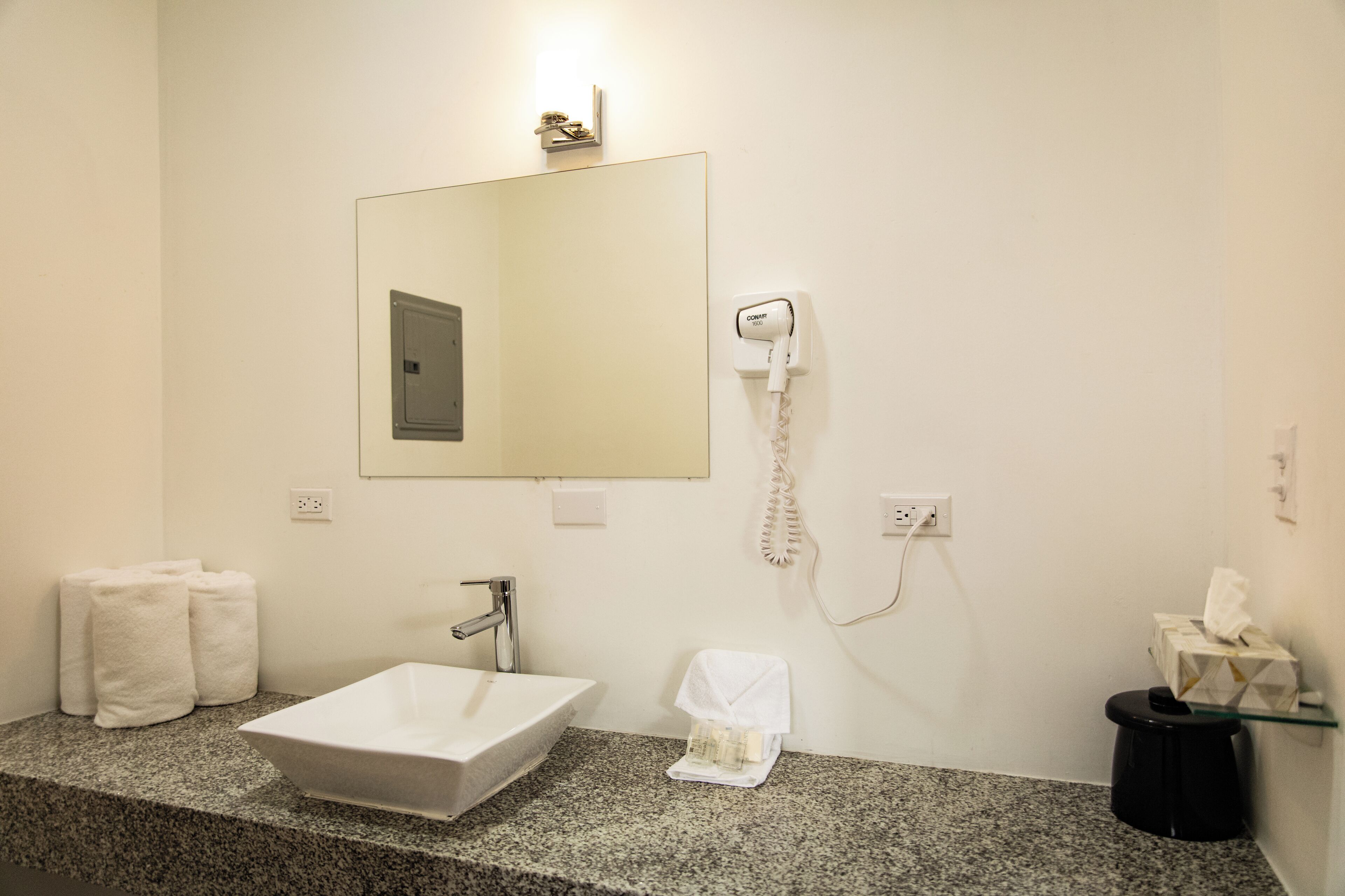 family suite | bathroom | shower, free toiletries, hair dryer, towels