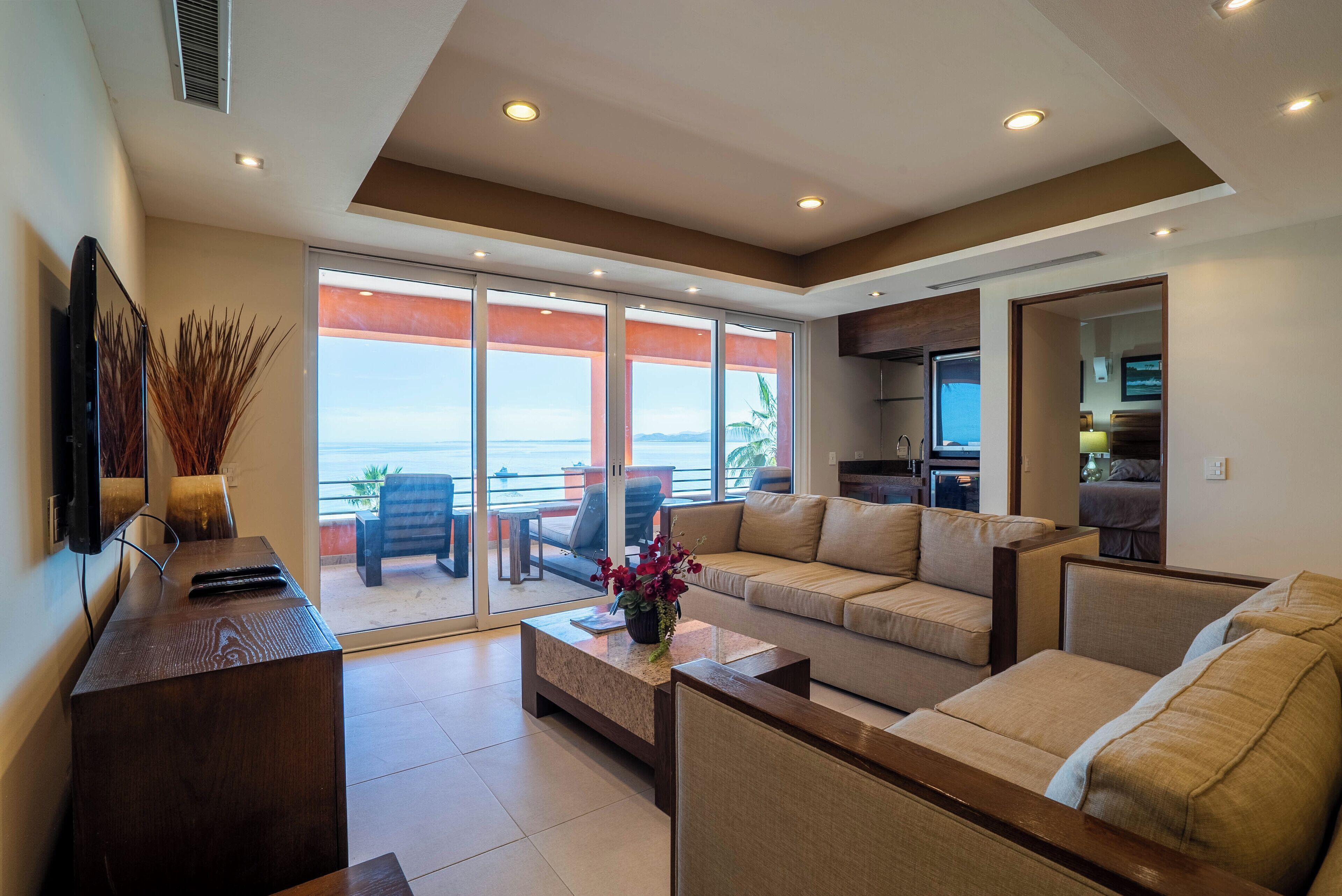 penthouse 3 bedrooms | living area | tv