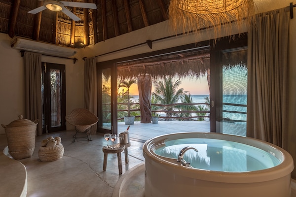 Grand Villa | Jetted bathtub
