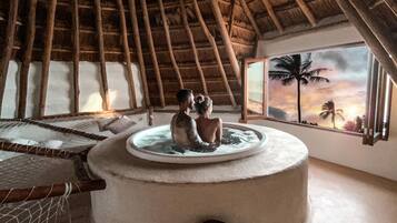 Bungalow Cielo, 1 King Bed | Tina de hidromasaje privada