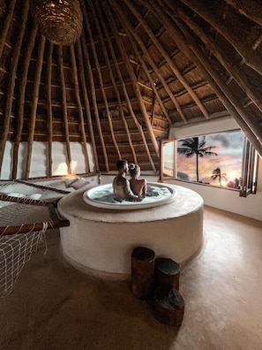 Bungalow Cielo, 1 King Bed | Private spa tub
