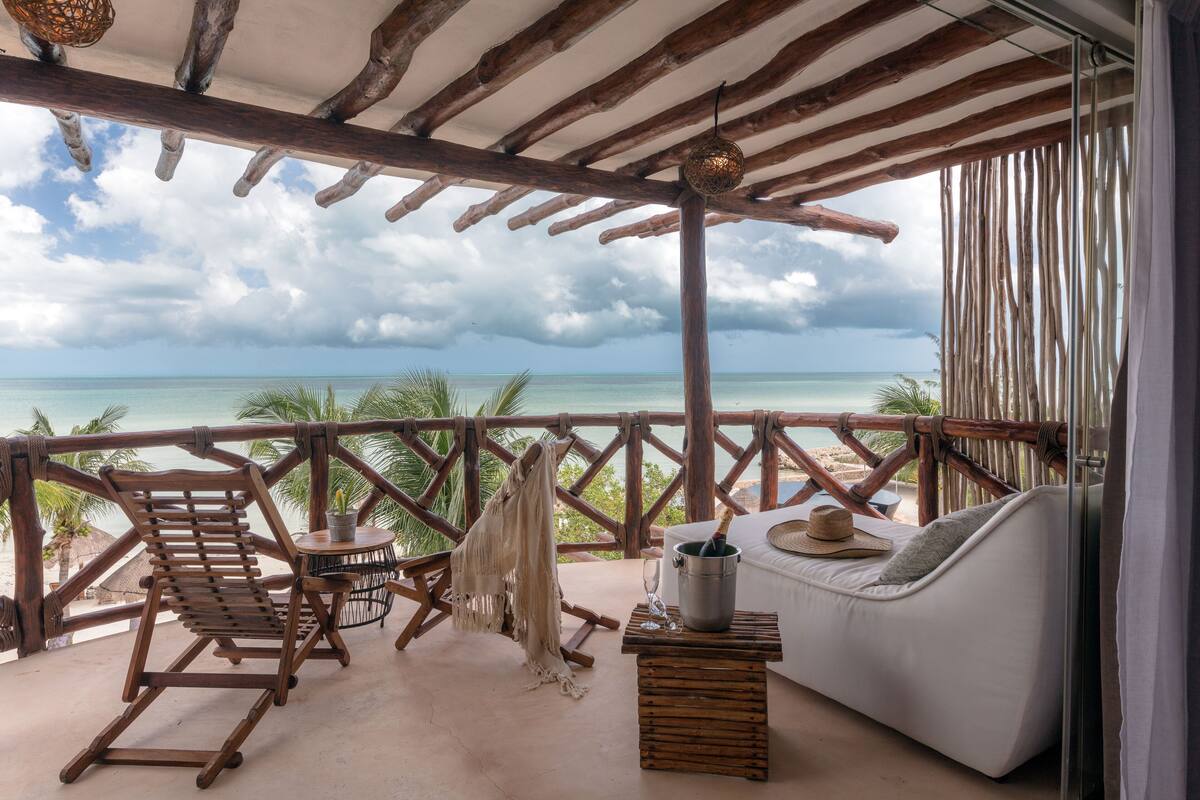 Suite – honeymoon, 1 kingsize-seng | Safe på rommet, skrivebord, wi-fi (inkludert) og sengetøy