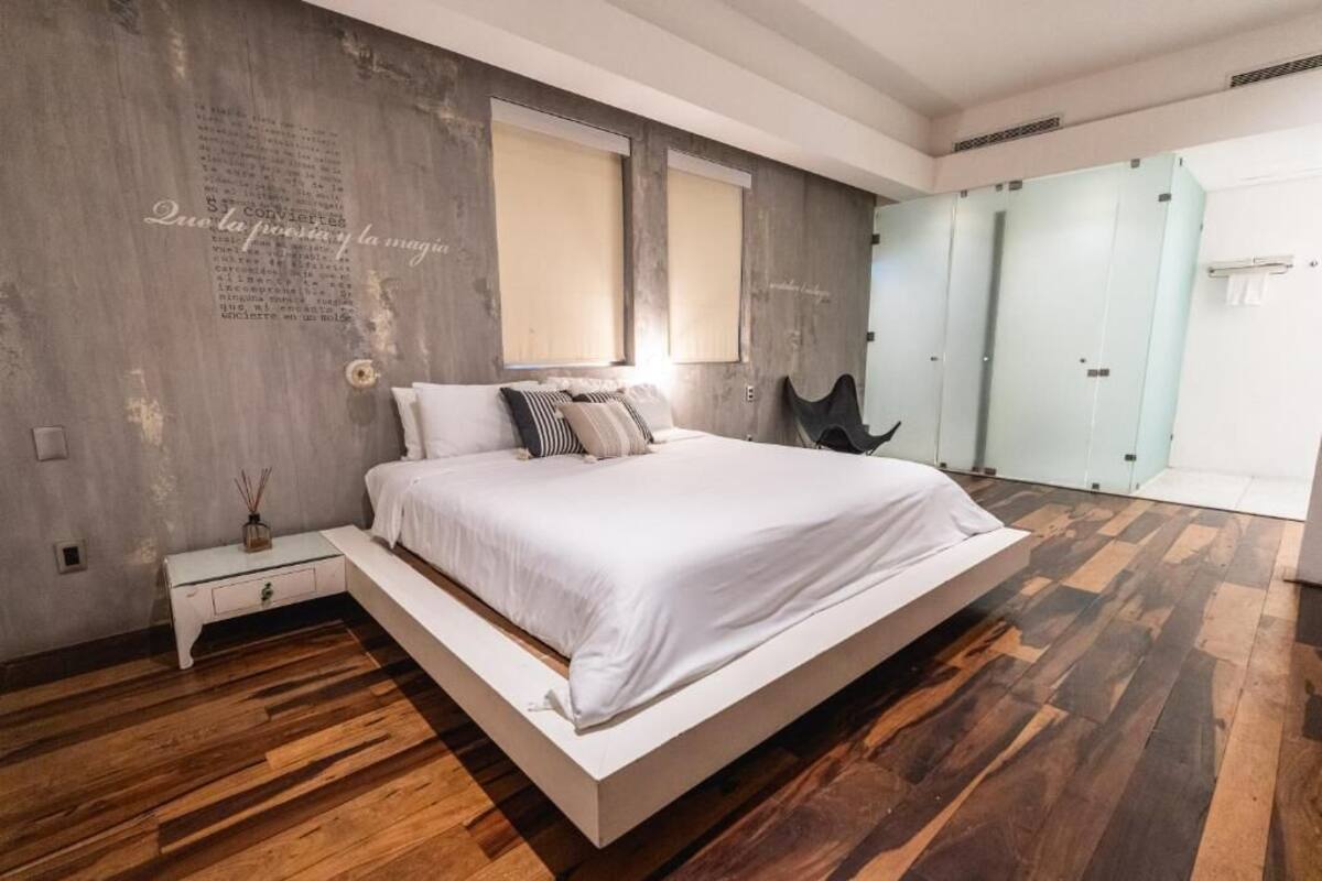 Standard Suite | 1 bedroom, hypo-allergenic bedding available, in-room safe, desk