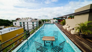 Outdoor pool, pool umbrellas, sun loungers