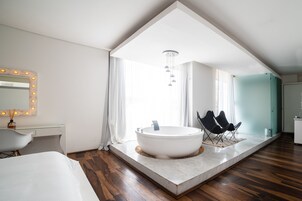 Master Suite | 1 多间卧室、客房内保险箱、办公桌、遮光窗帘