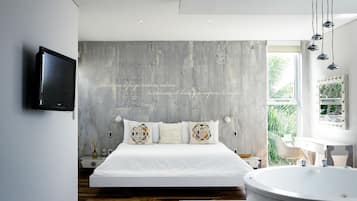 Master Suite | 1 habitación, caja de seguridad en la habitación y escritorio