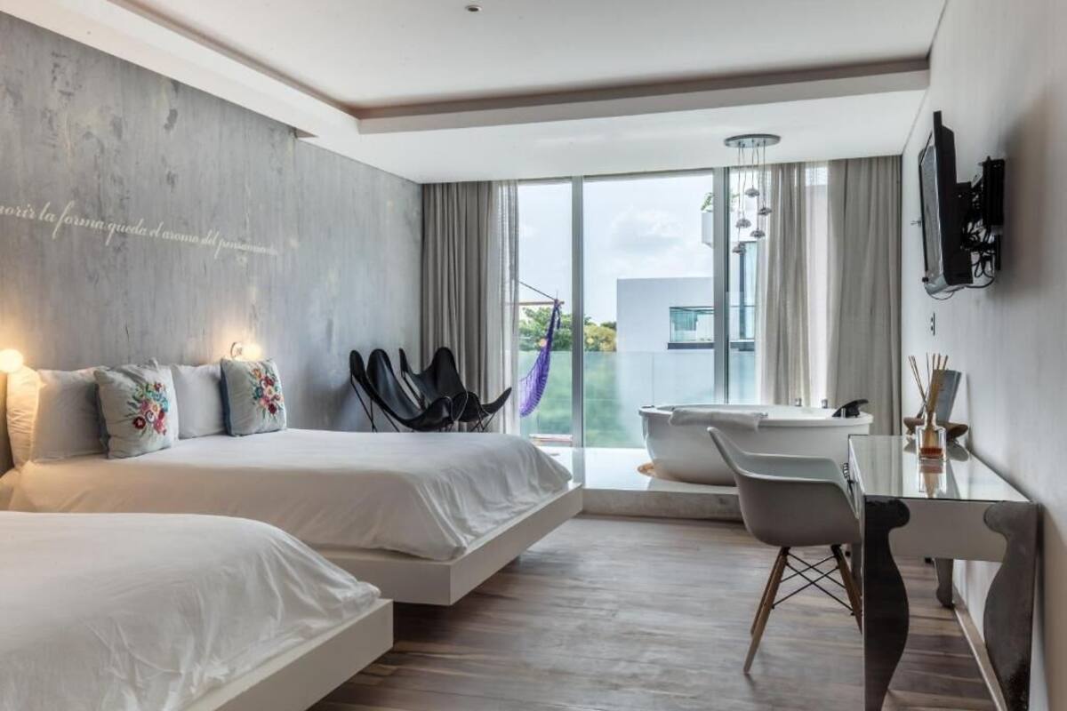 Junior Twin Room, City View | 1 bedroom, hypo-allergenic bedding available, in-room safe, desk