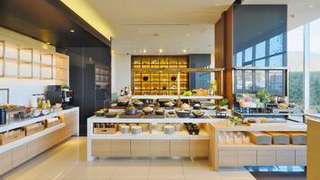 Morgenmadsbuffet hver dag (2420 JPY pr. person)