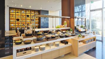 Daily buffet breakfast for a fee