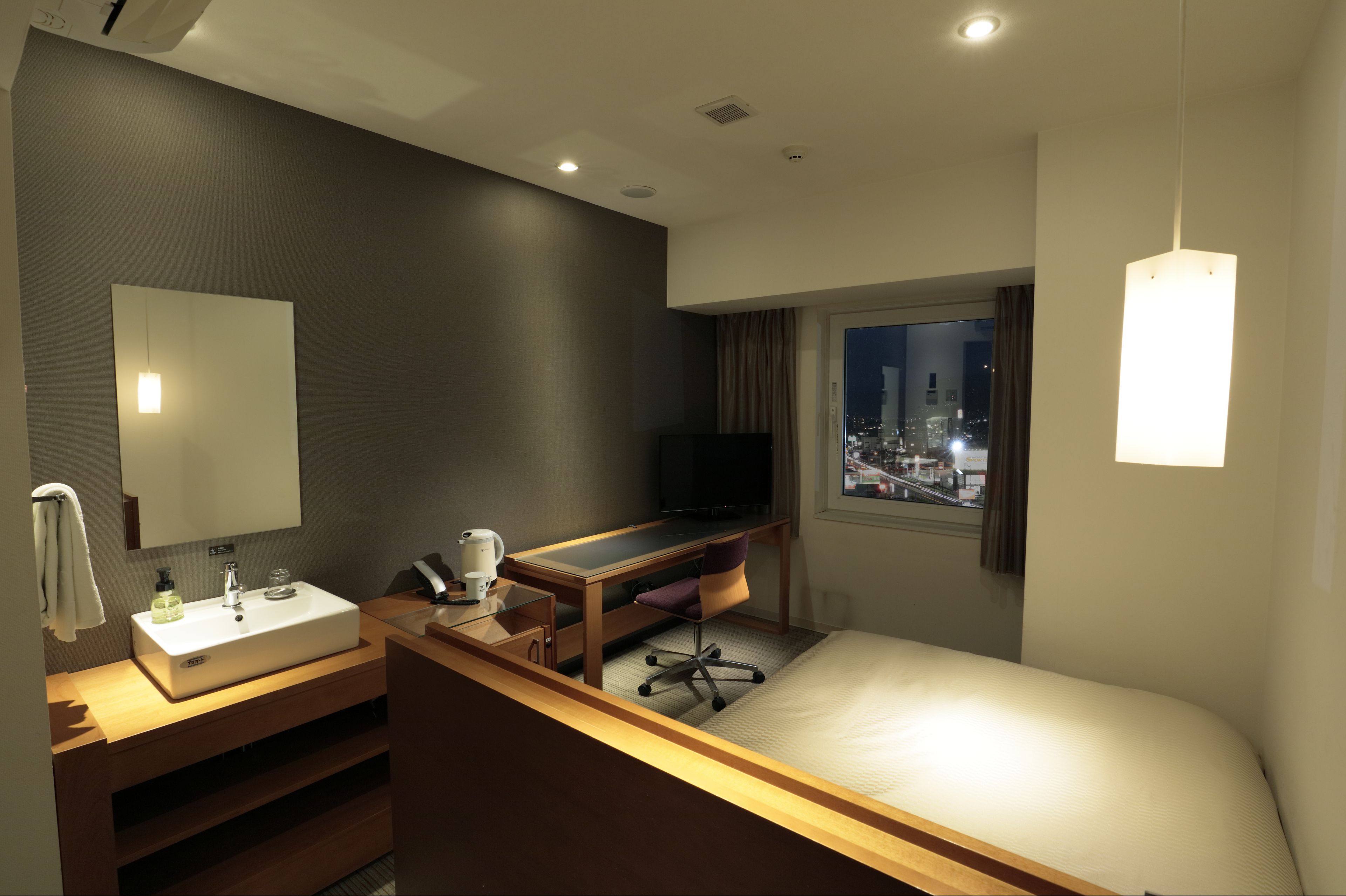 soundproofing, free wifi, bed sheets