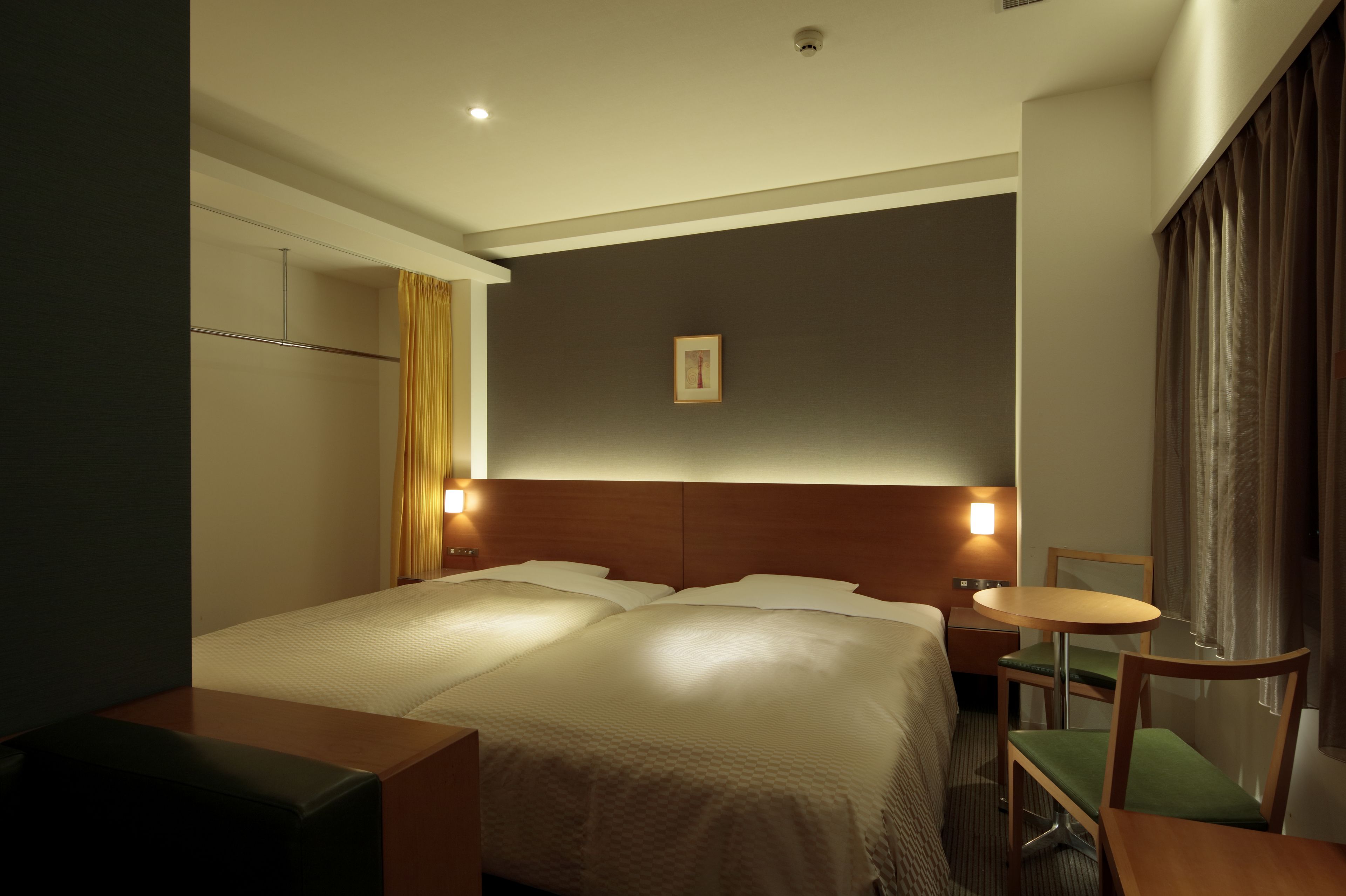 soundproofing, free wifi, bed sheets