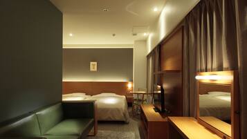 Family Room, Non Smoking | Soundproofing, free WiFi, bed sheets