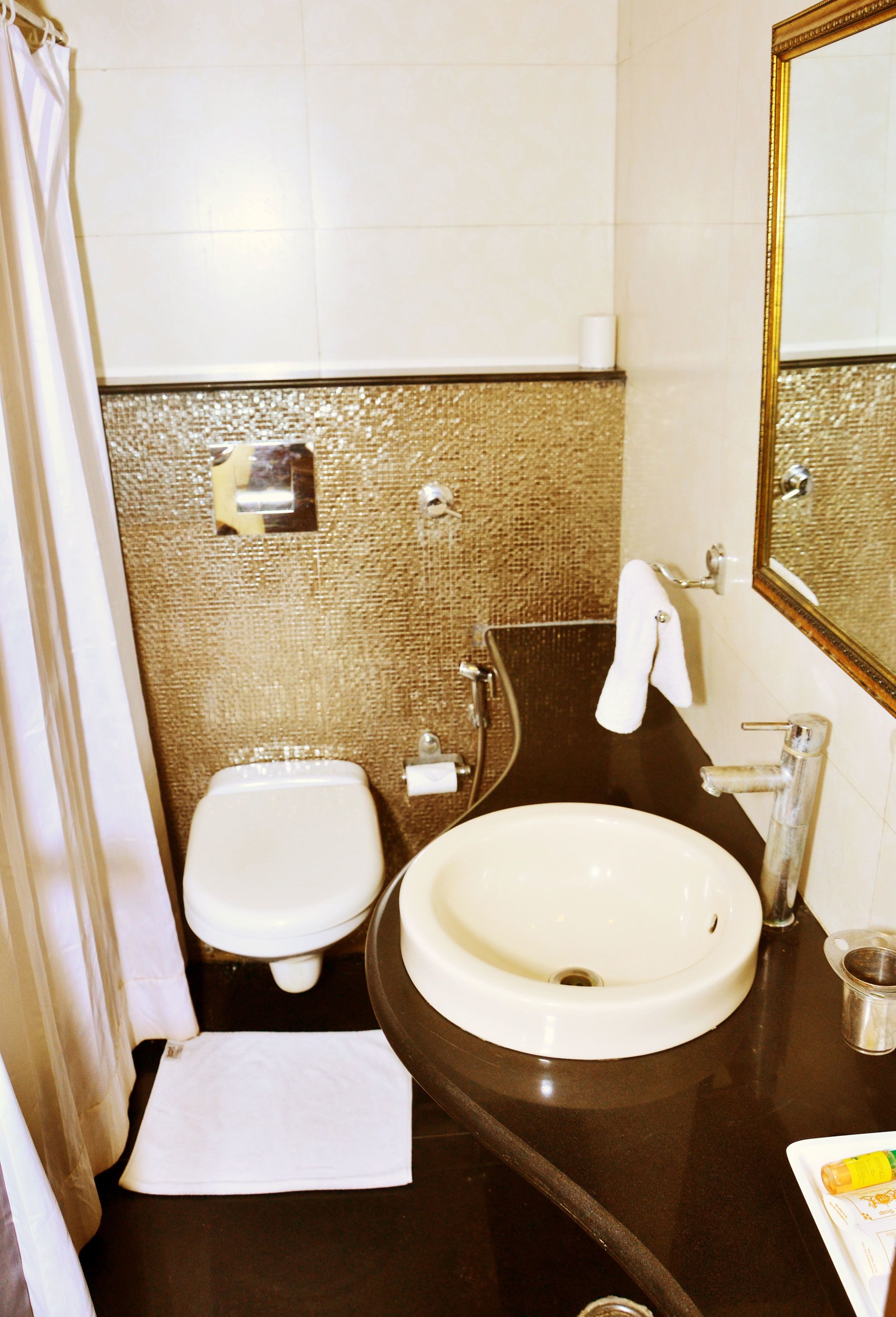 super deluxe | bathroom | shower, free toiletries, hair dryer, towels