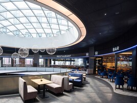 供应早餐、午餐和晚餐