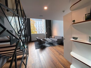 高级套房, 1 张大床和 1 张沙发床 | 防过敏的被褥、客房内保险箱、特色装修、特色家居