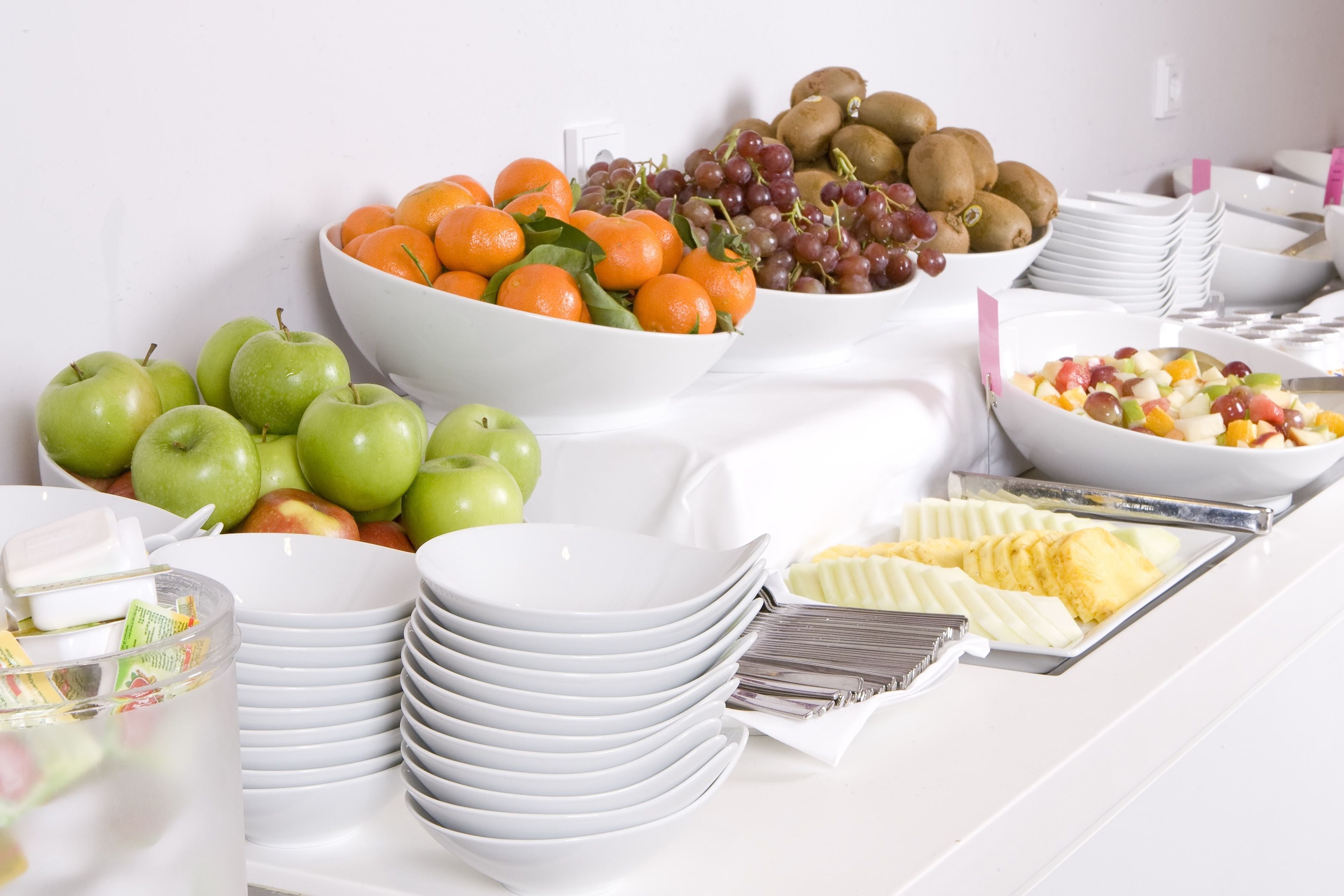 每日供应自助式早餐（每人 EUR 23）