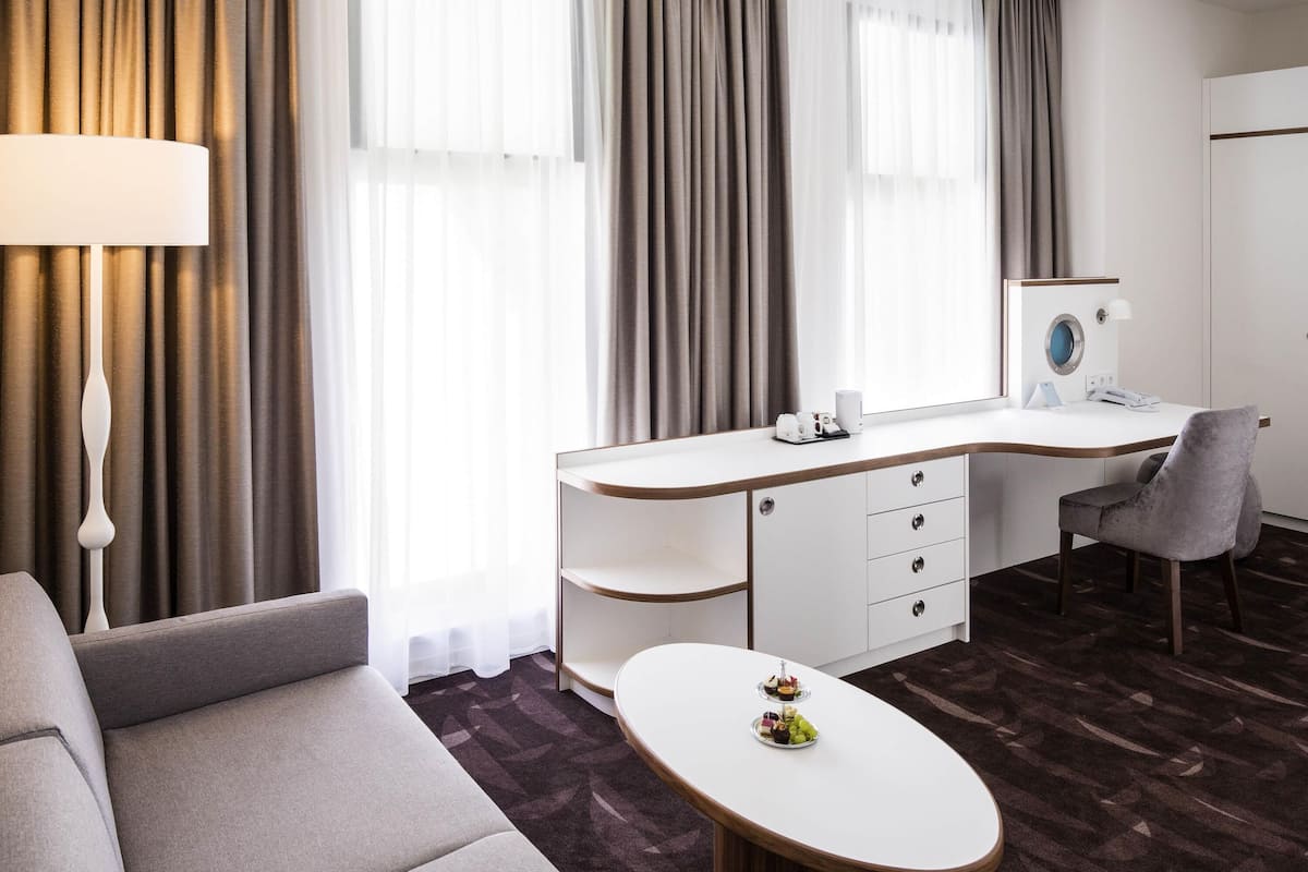Standard Suite, 1 Queen Bed with Sofa bed