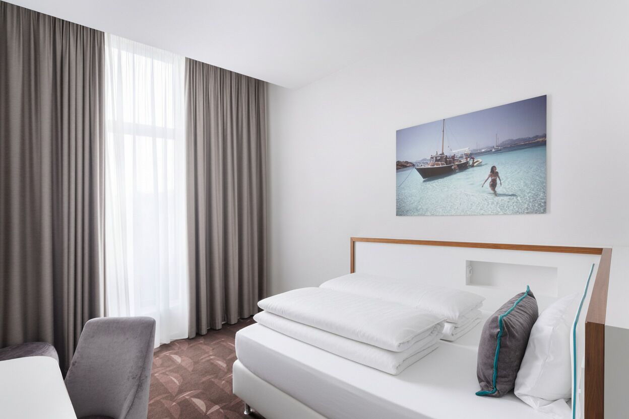 Singola Standard | Biancheria da letto ipoallergenica, una cassaforte in camera