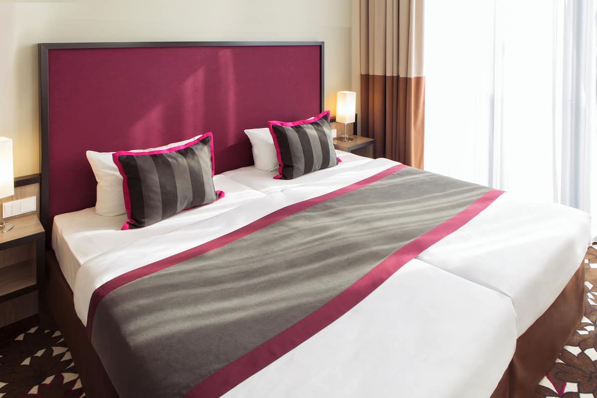 Standard Double Room | Hypo-allergenic bedding available, in-room safe, desk, blackout drapes
