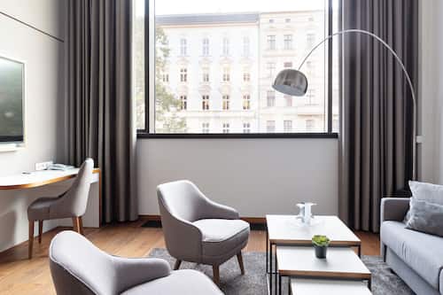 Suite Deluxe | Literie hypoallergénique, coffres-forts dans les chambres