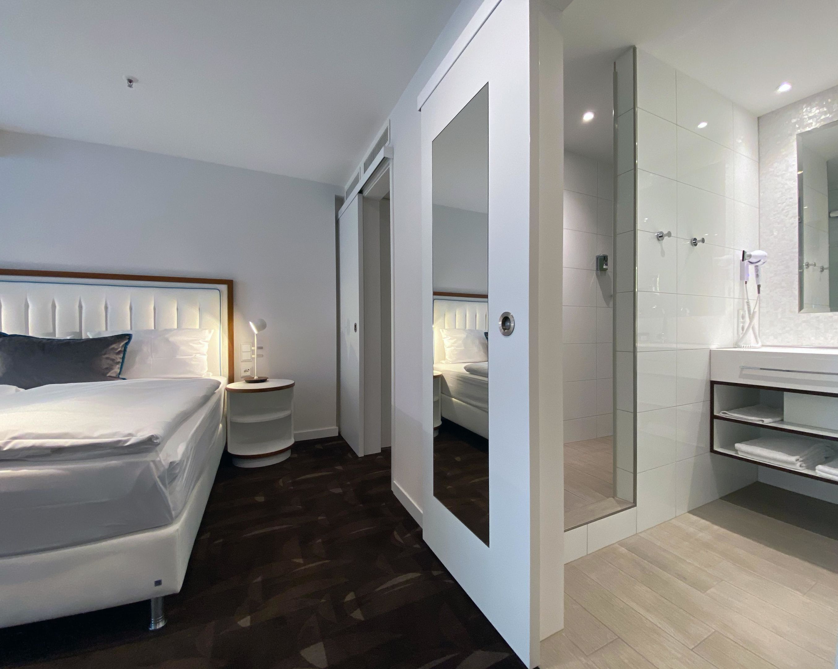 Suite – deluxe | Allergitestet sengetøy, safe på rommet og individuelt dekorert