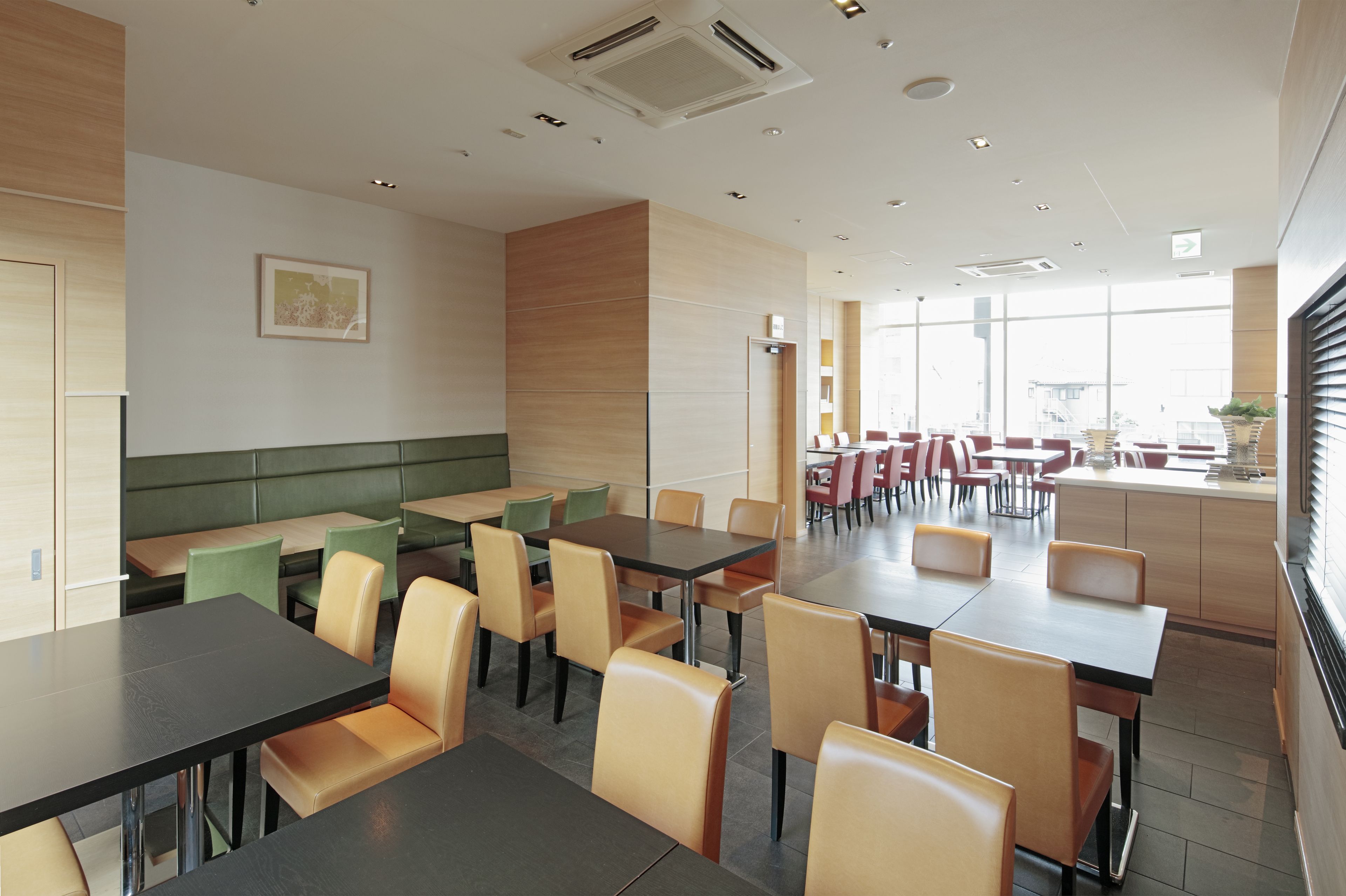 朝食 (ビュッフェ)、毎日提供 (有料)