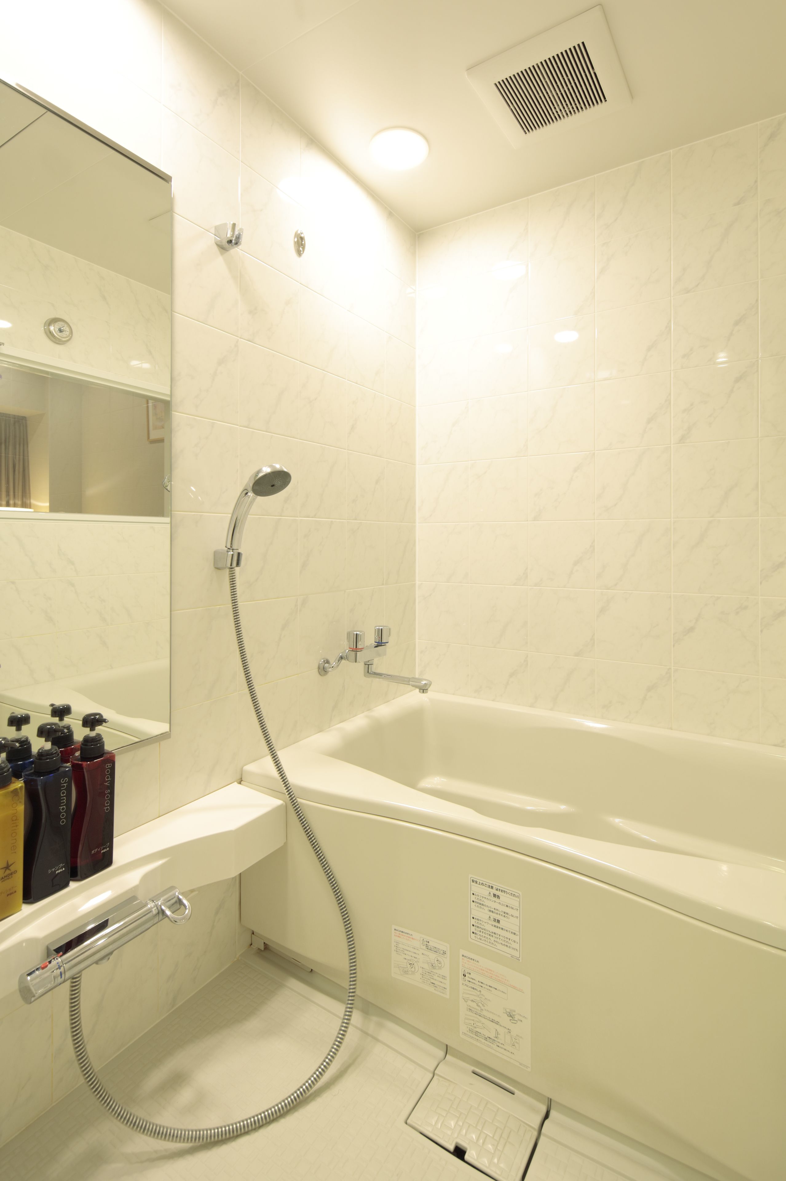 combined shower/bathtub, free toiletries, hair dryer, slippers