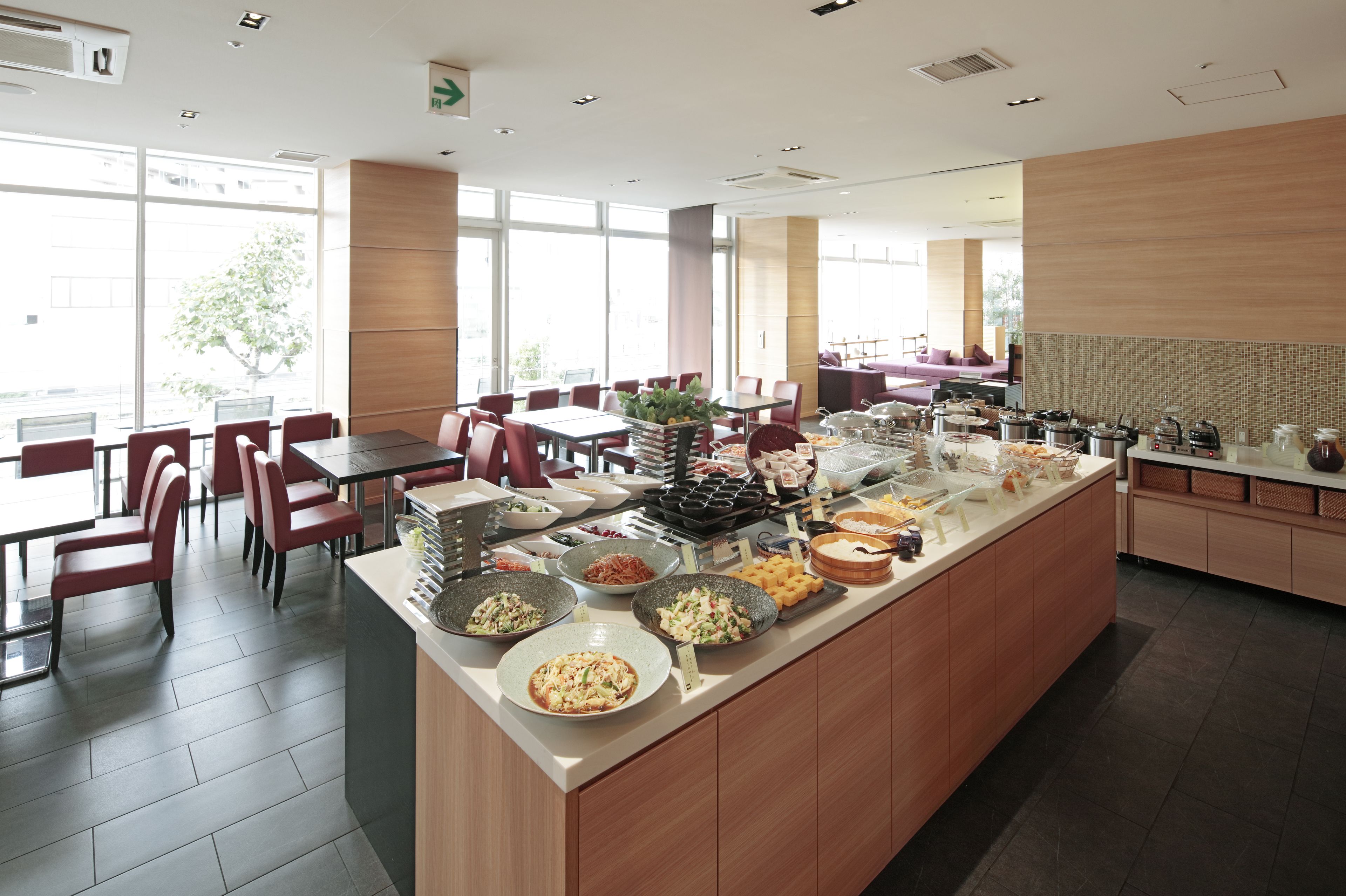 daily buffet breakfast (jpy 1430 per person)