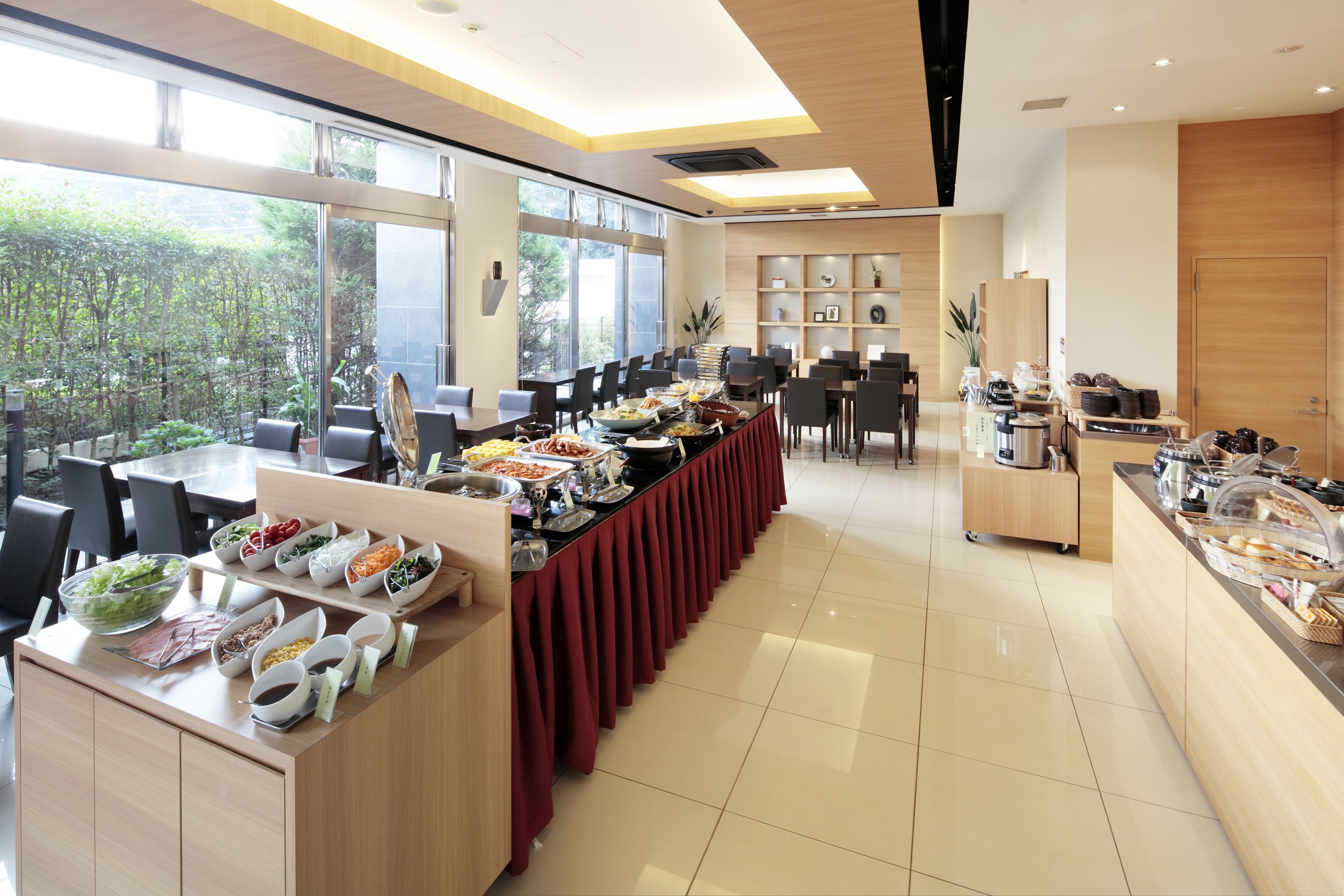 daily buffet breakfast for a fee