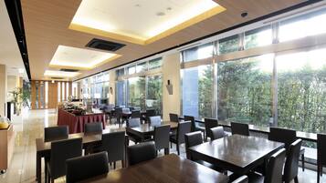 Daily buffet breakfast for a fee