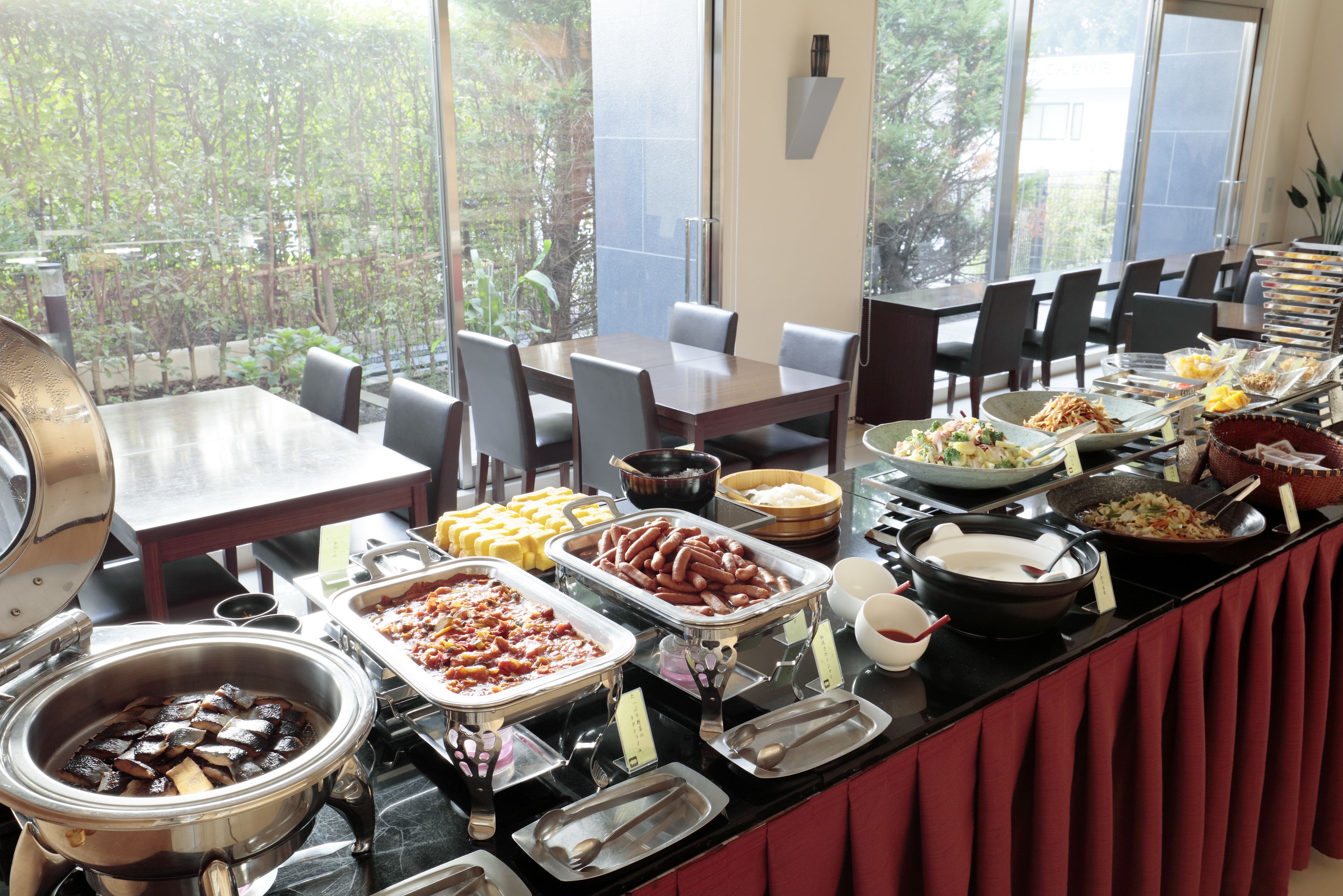 daily buffet breakfast for a fee