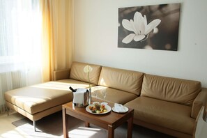 1 bedroom, hypo-allergenic bedding, in-room safe, individually furnished - LiV'iN Residence by Flemings Wien (Vienna)